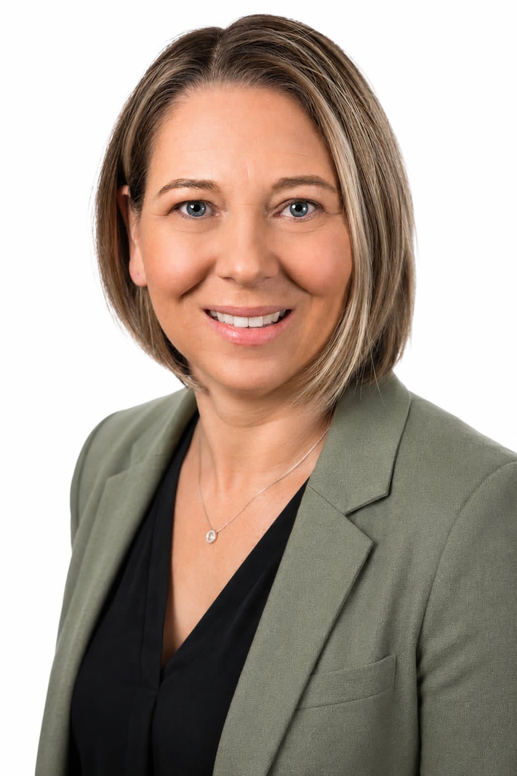 Julie Charbonneau headshot