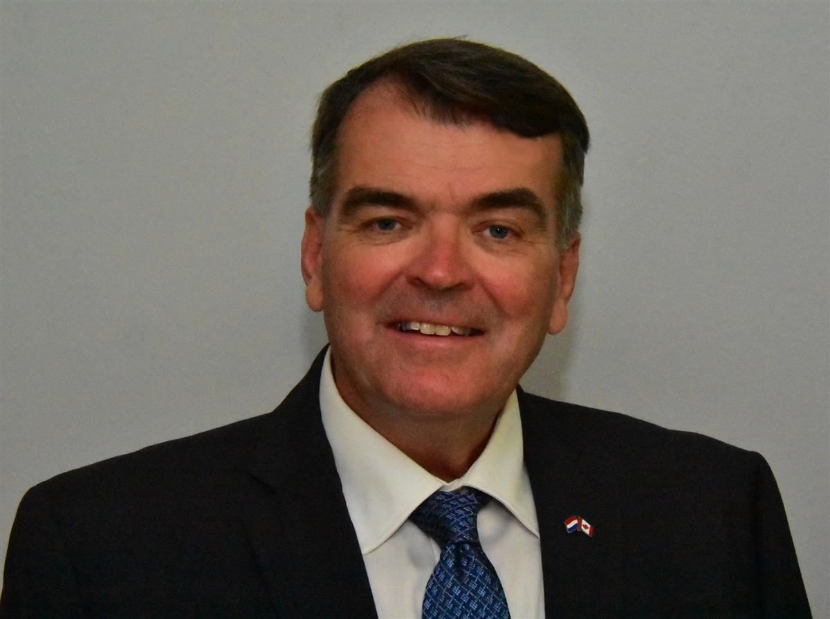Robert Foster headshot